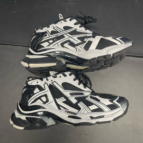 Balenciaga Black and White Running Shoes - Picture 7 of 7